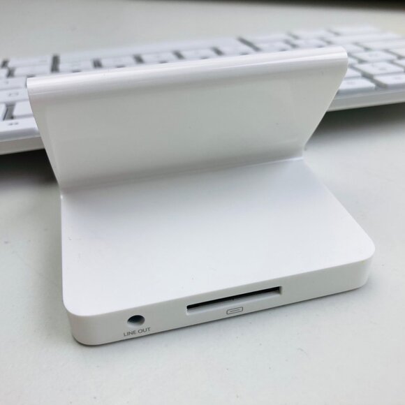 Apple iPad Keyboard Dock Model A1359 MC533LL/B for 1st 2nd 3rd Generation EUC - Picture 3 of 7